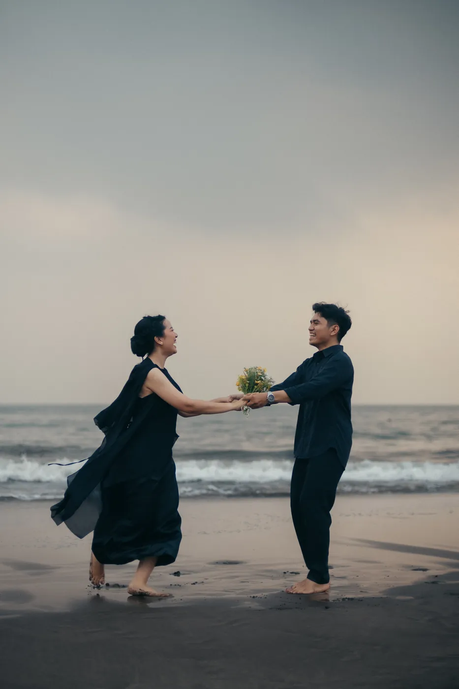 Bastian and Vero portrait on the beach